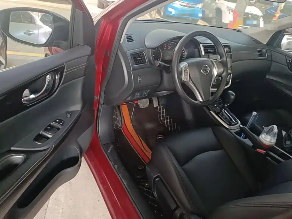 Nissan Tiida — миниатюра 16