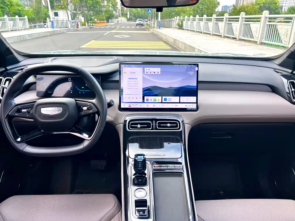 Geely Boyue L — миниатюра 11