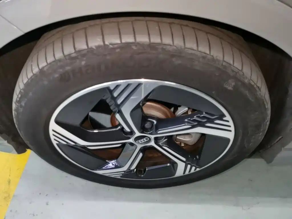 Audi Q4 e-tron — миниатюра 23