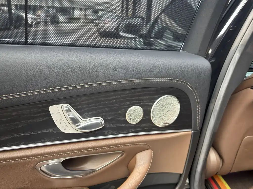 Mercedes-Benz E-Class — миниатюра 12