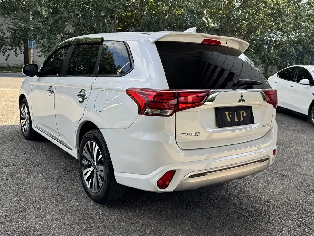 Mitsubishi Outlander — миниатюра 6