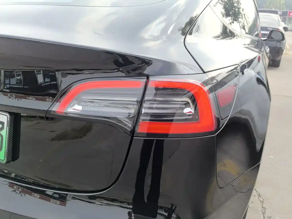 Tesla Model 3 — миниатюра 8