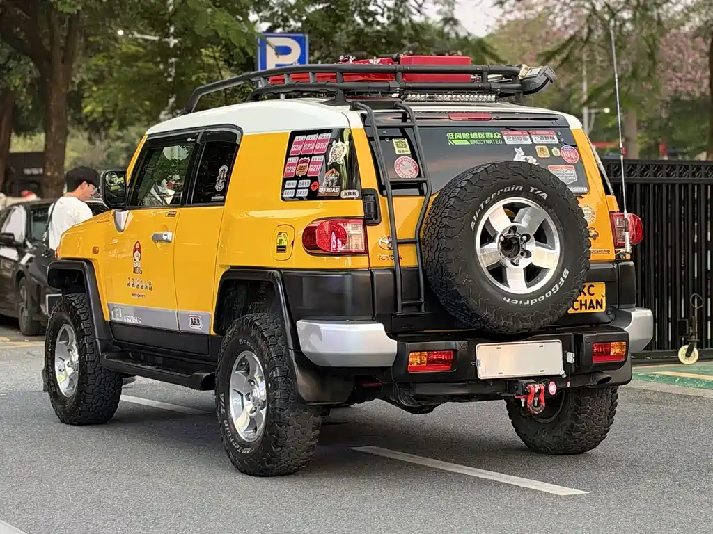 Toyota FJ Cruiser — миниатюра 5