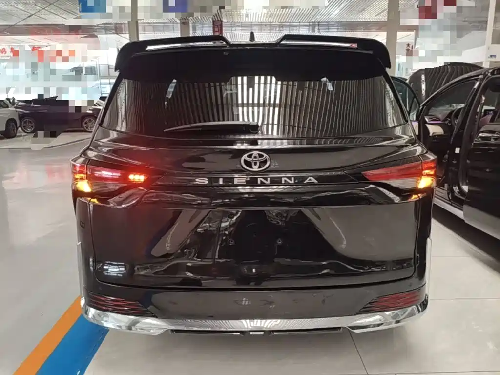 Toyota Sienna — миниатюра 6