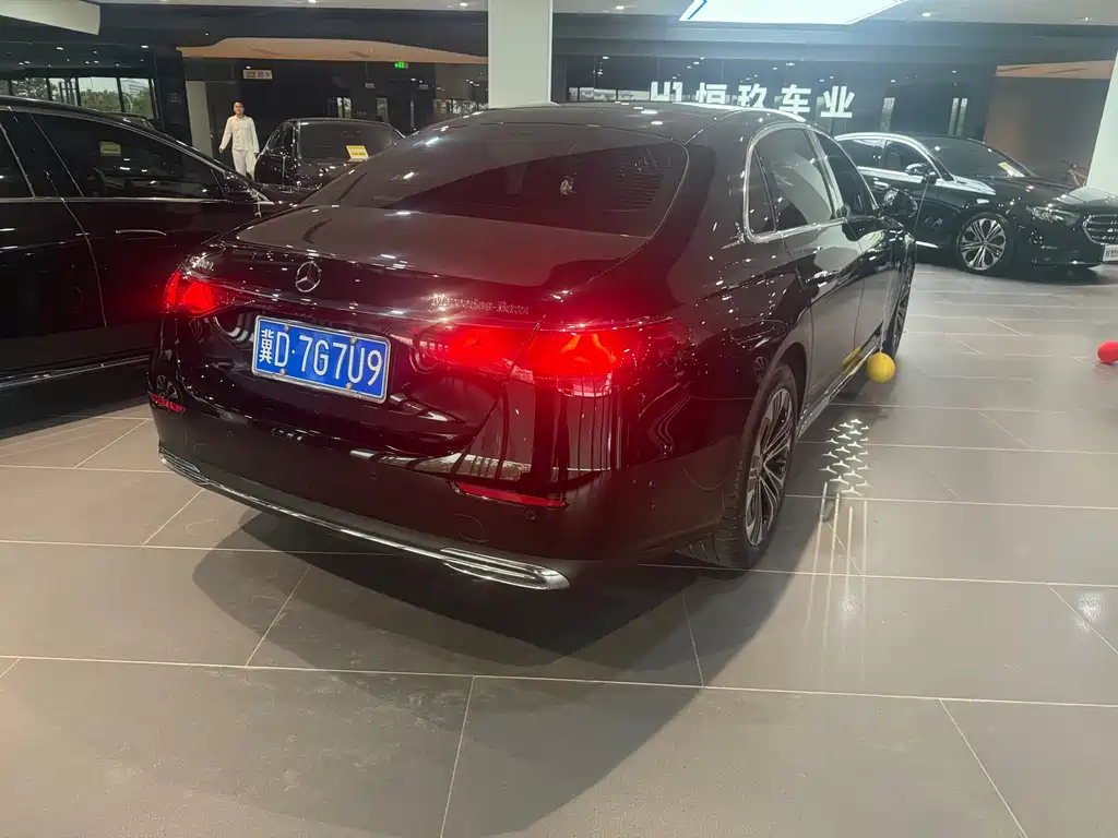 Mercedes-Benz E-Class — миниатюра 7