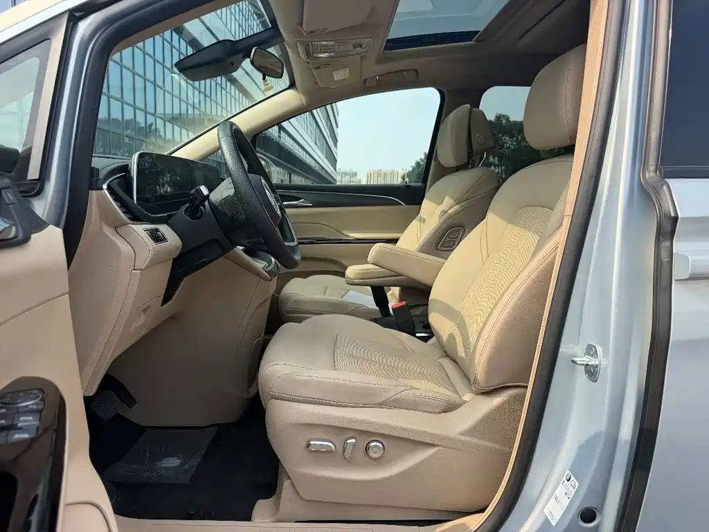 Buick GL8 Hybrid — миниатюра 9