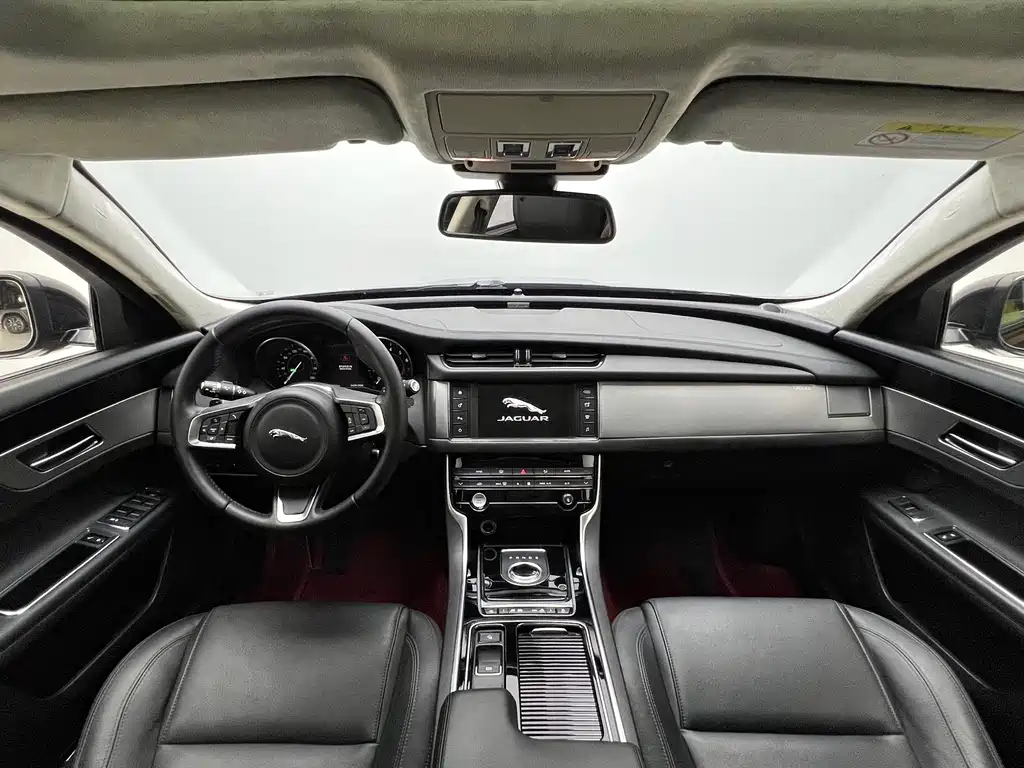 Jaguar XFL — миниатюра 9