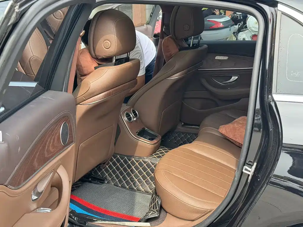 Mercedes-Benz E-Class — миниатюра 5