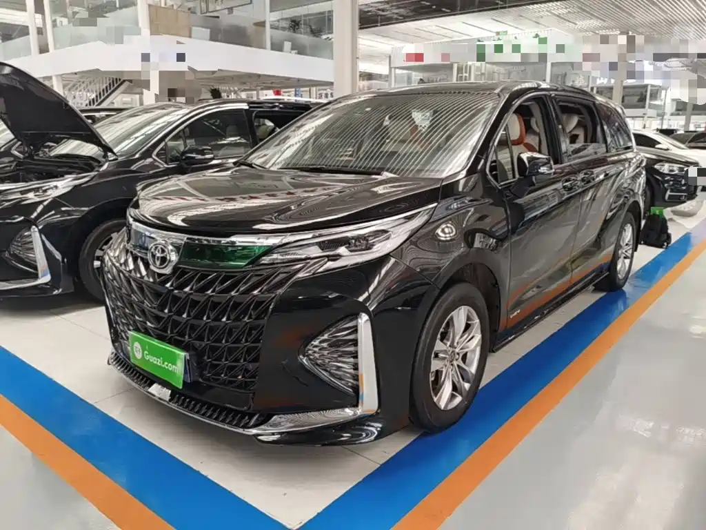 Toyota Sienna — миниатюра 2