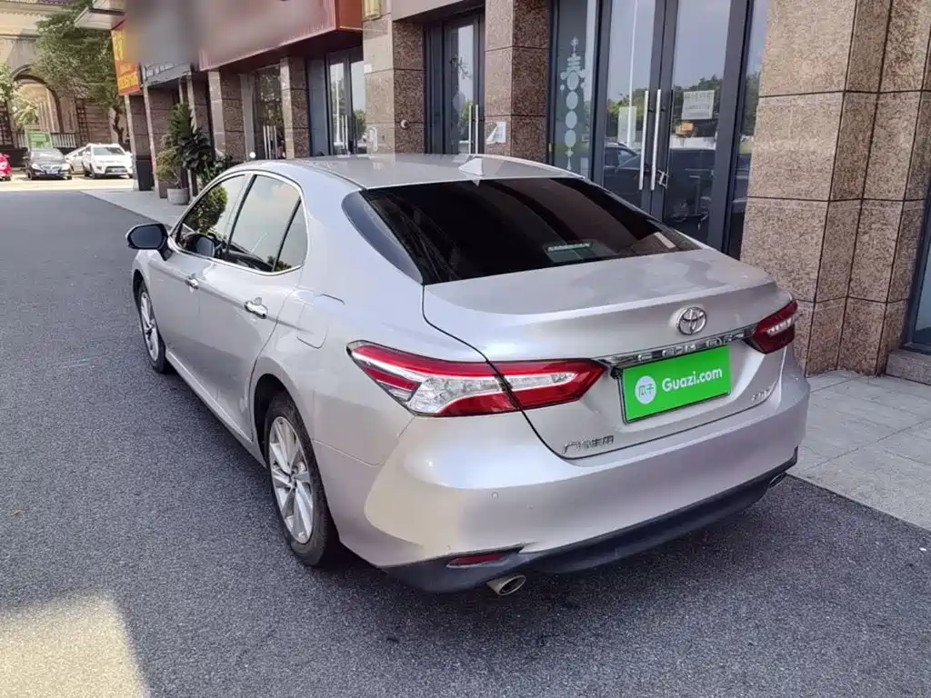 Toyota Camry — миниатюра 5