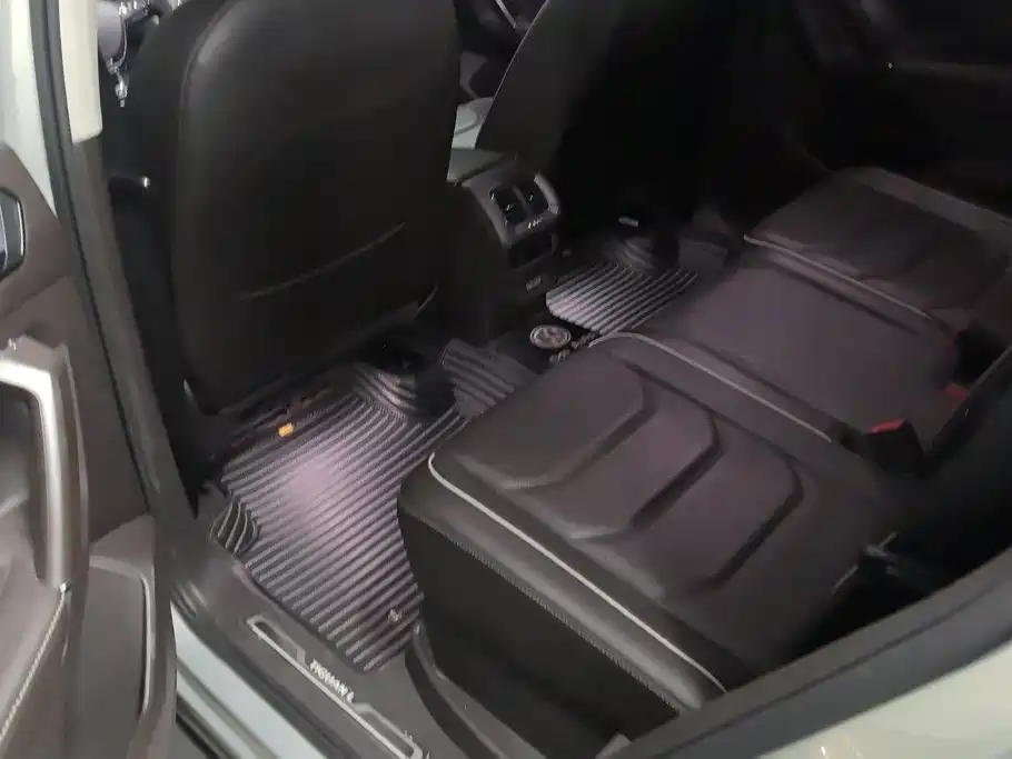Volkswagen Tiguan L — миниатюра 11