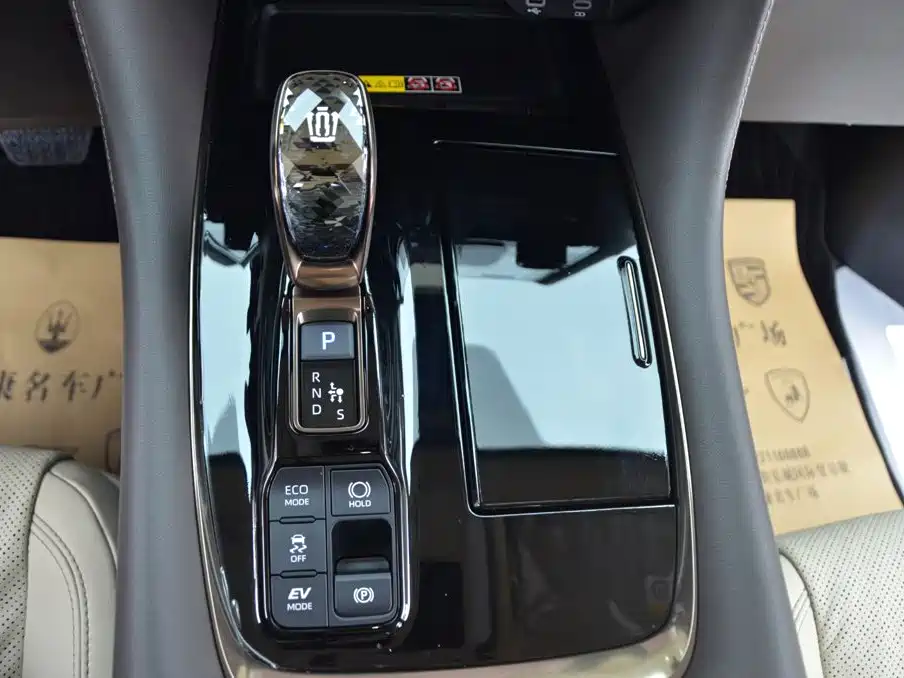 Toyota Vellfire — миниатюра 10