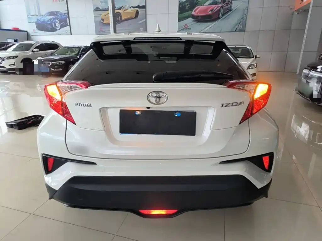 Toyota IZOA — миниатюра 6