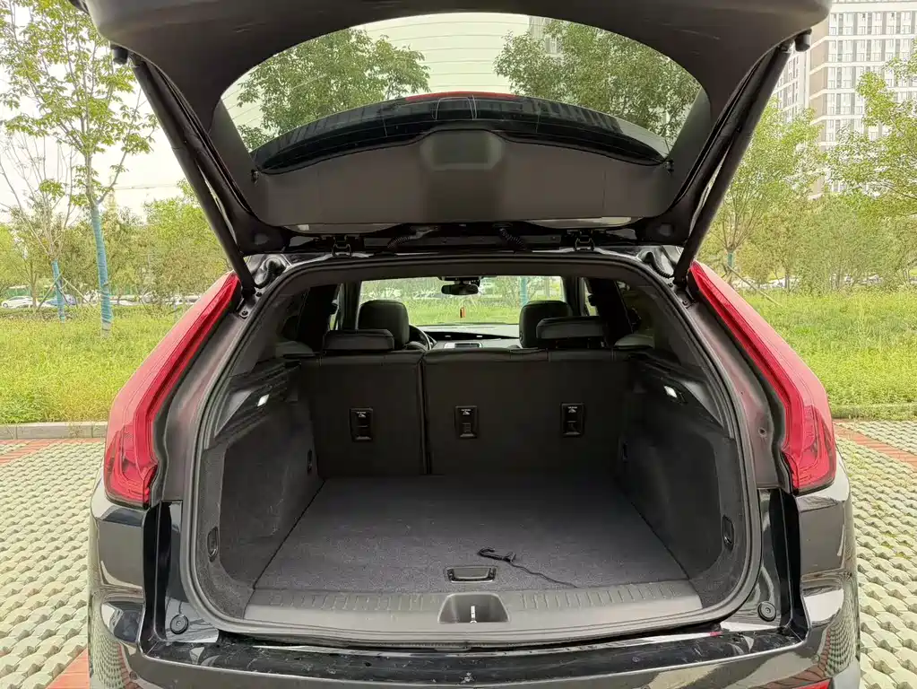 Cadillac XT4 — миниатюра 17