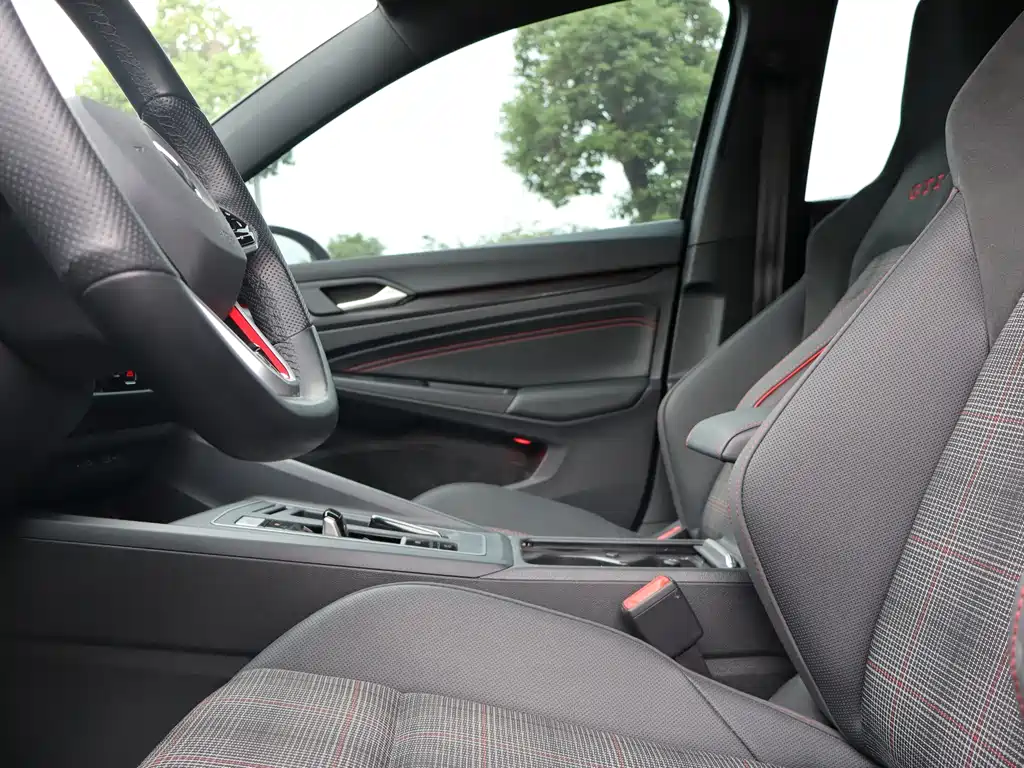 Volkswagen Golf GTI — миниатюра 11