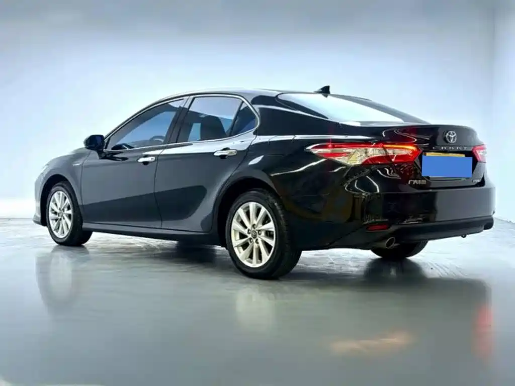 Toyota Camry — миниатюра 6