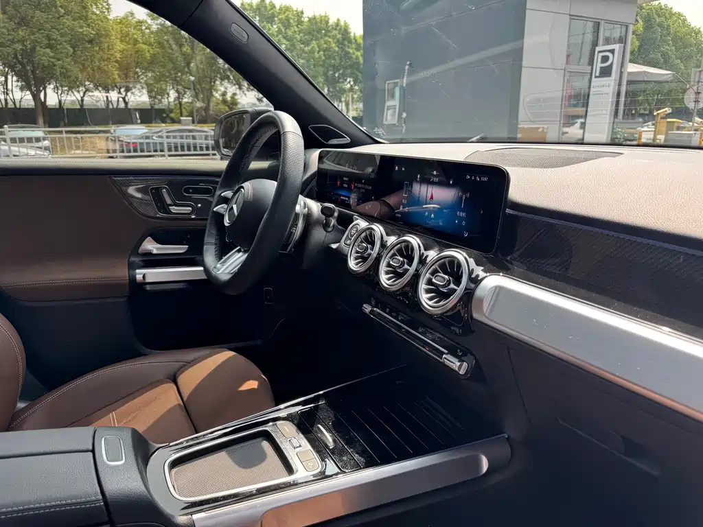 Mercedes-Benz GLB AMG — миниатюра 11