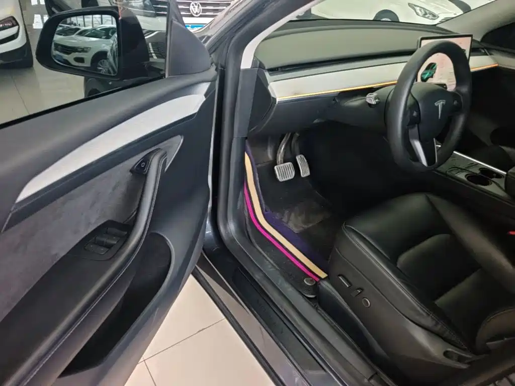 Tesla Model Y — миниатюра 16