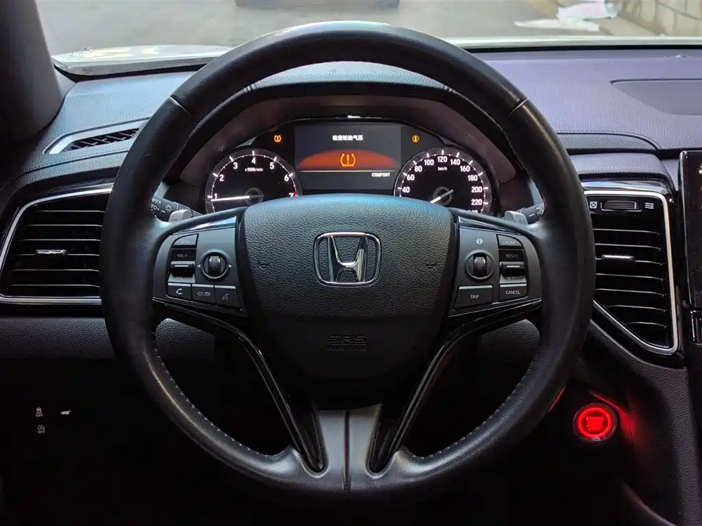 HONDA UR V