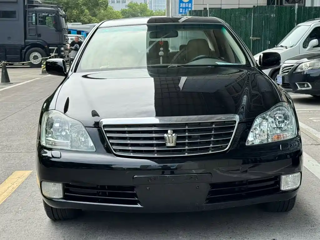 Toyota Crown — миниатюра 2