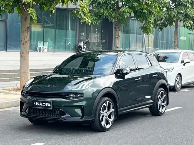 Lynk & Co 06