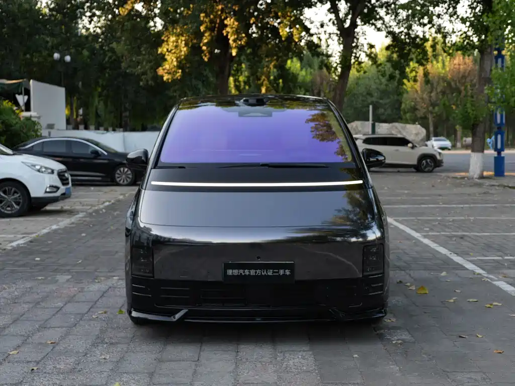 Li Auto Li MEGA — миниатюра 2