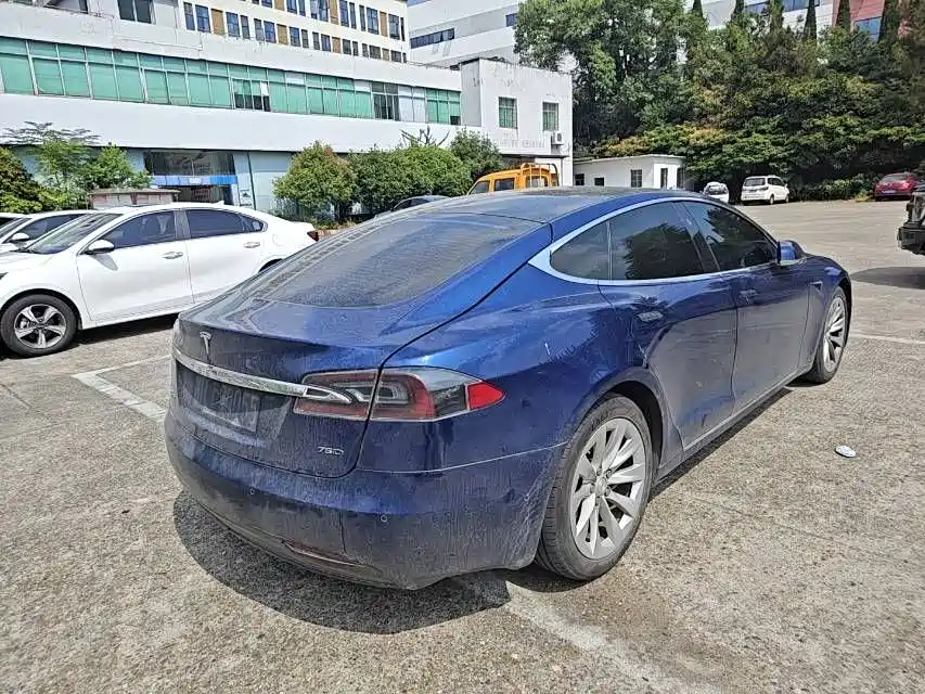 Tesla Model S — миниатюра 9