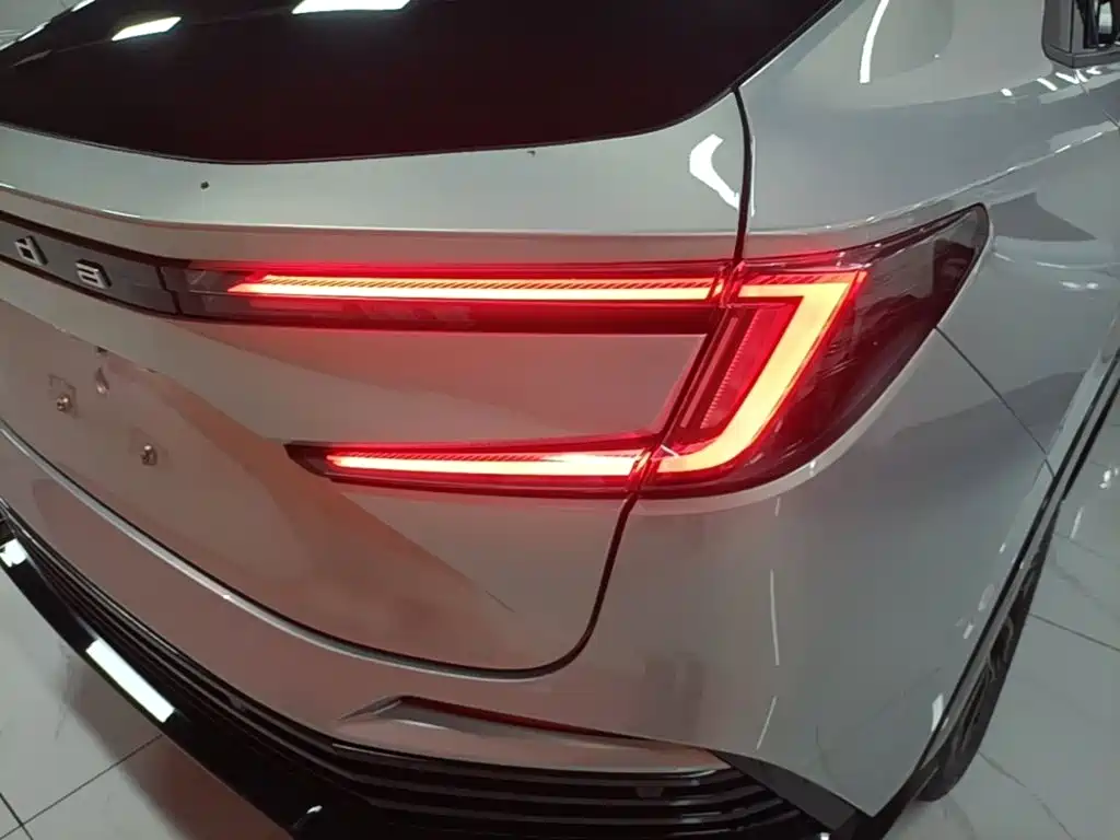 Honda e:NP2 2