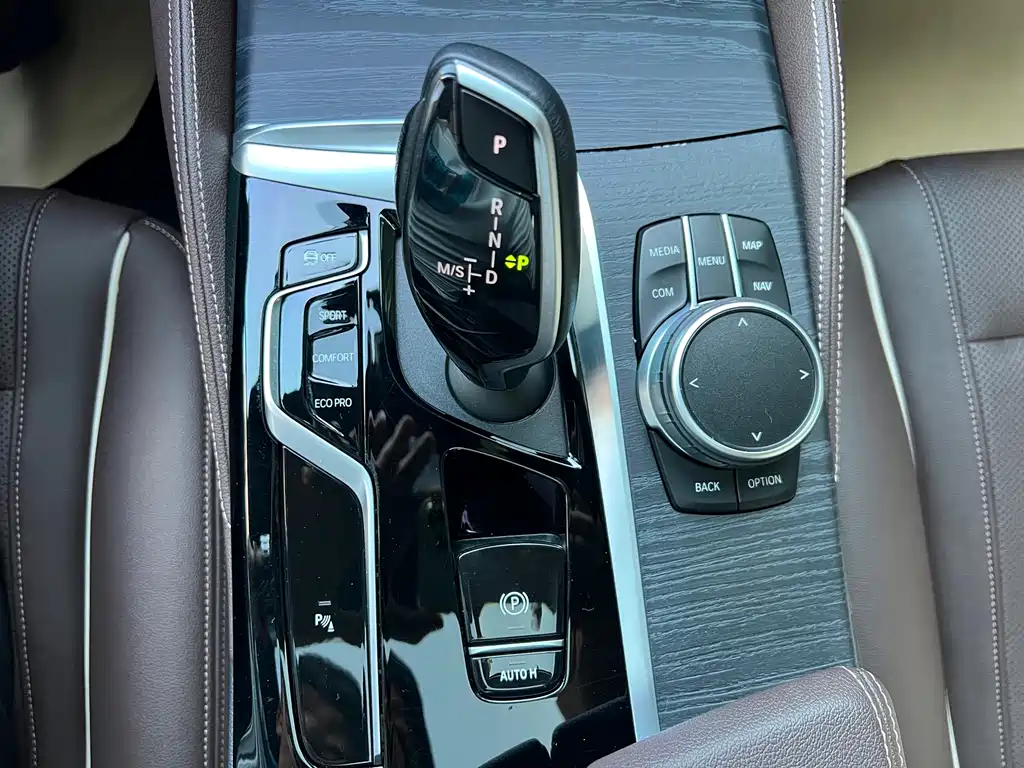 BMW 5 Series — миниатюра 6