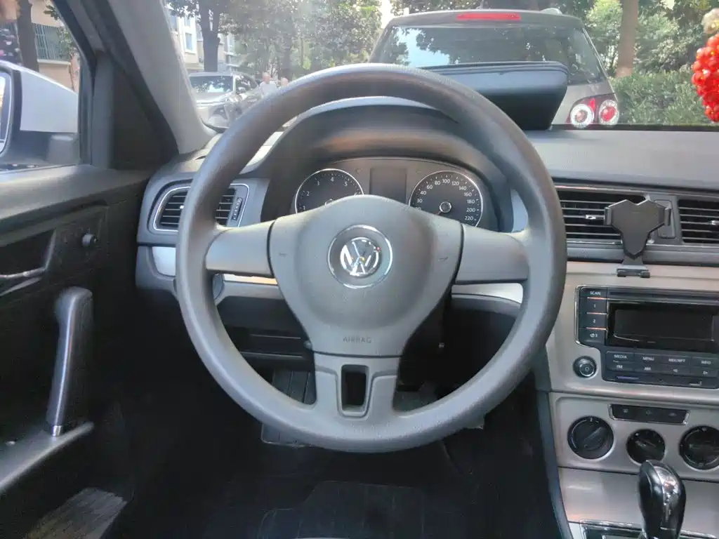 Volkswagen Lavida — миниатюра 3