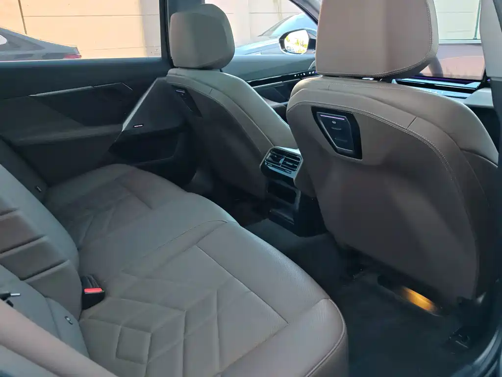 BMW 5 Series — миниатюра 15