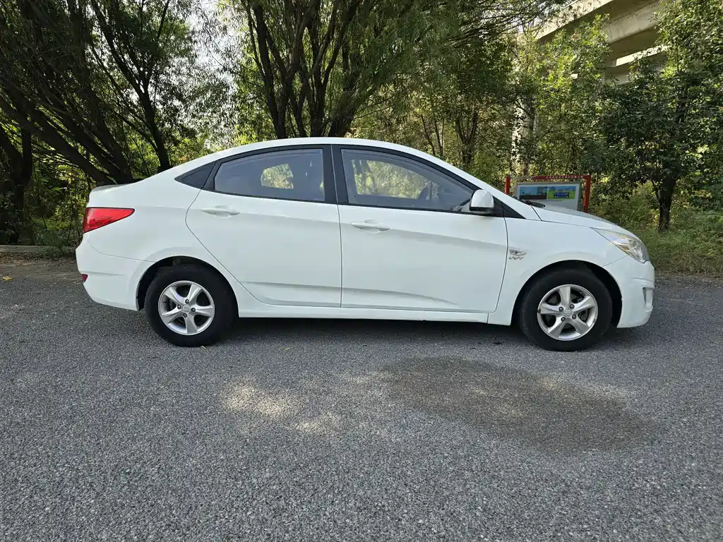 Hyundai Verna — миниатюра 10