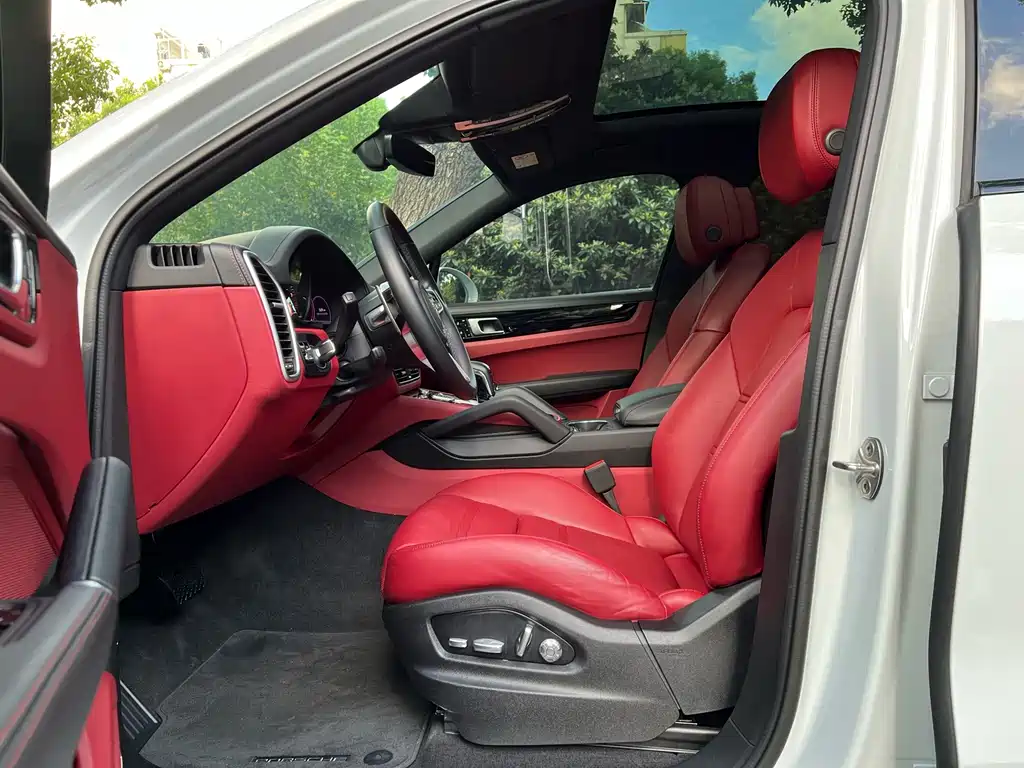 Porsche Cayenne — миниатюра 8