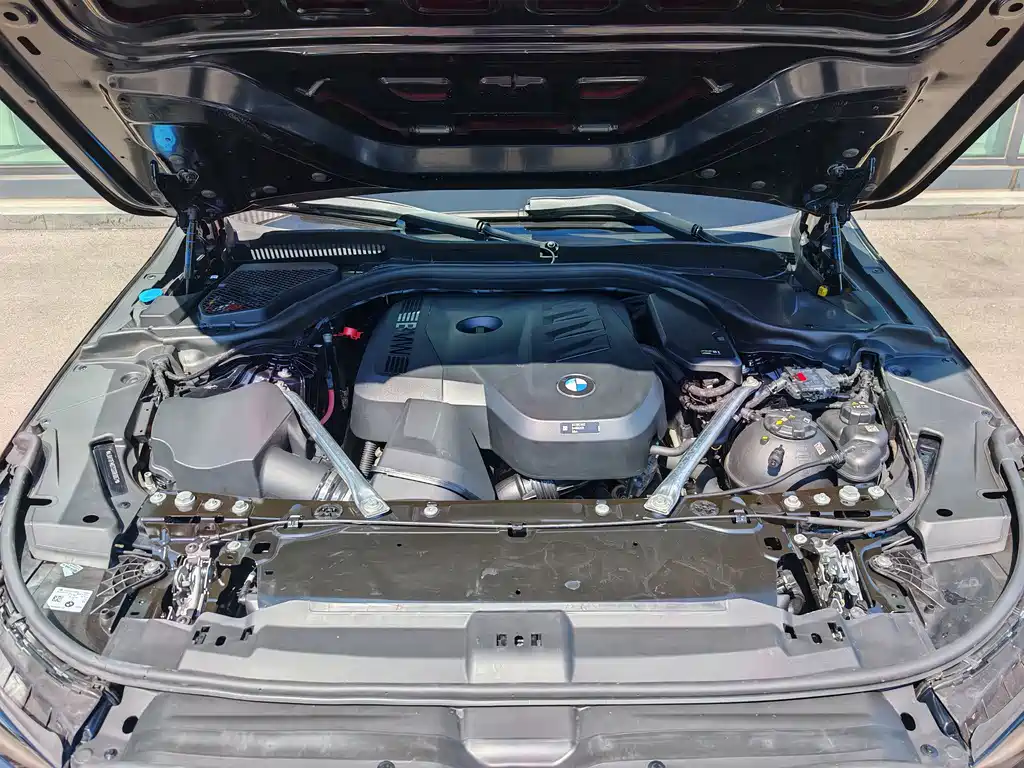 BMW 5 Series — миниатюра 11