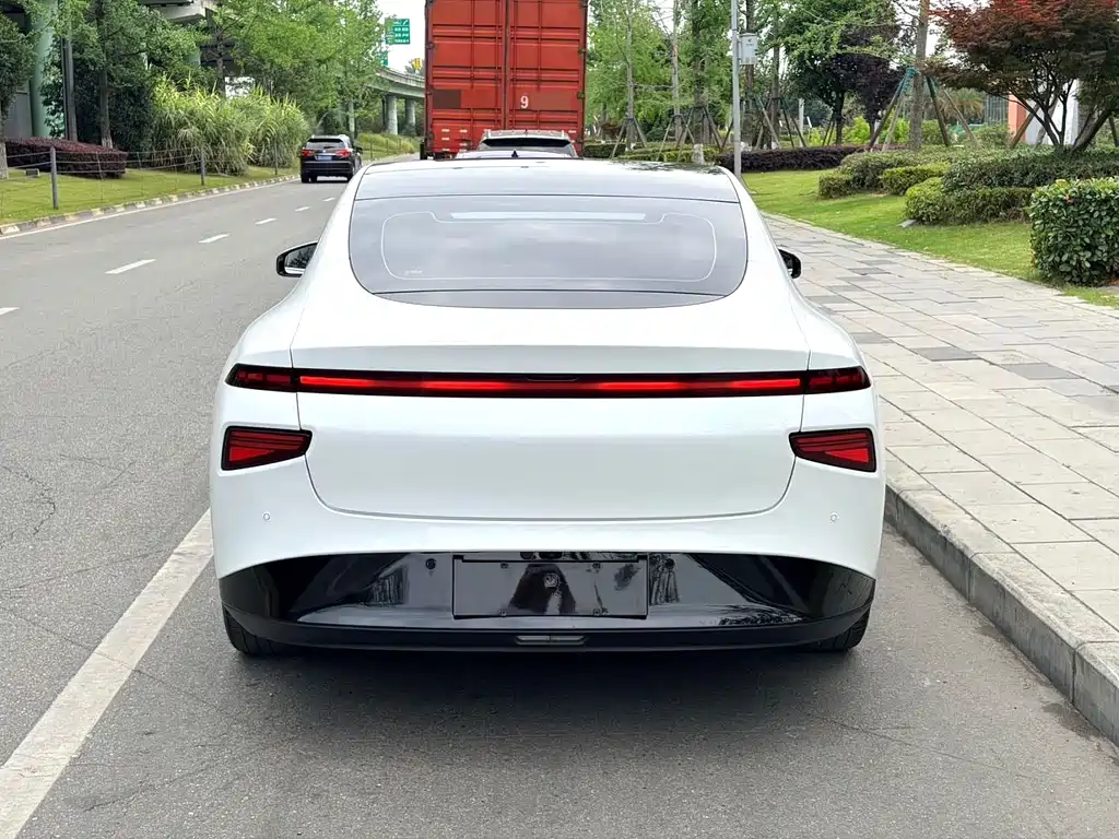 XPeng P7 — миниатюра 8