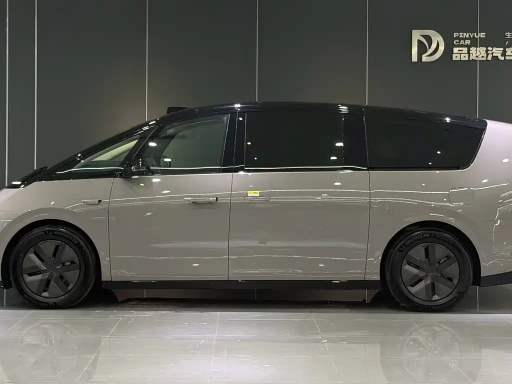 Li Auto Li MEGA — миниатюра 3