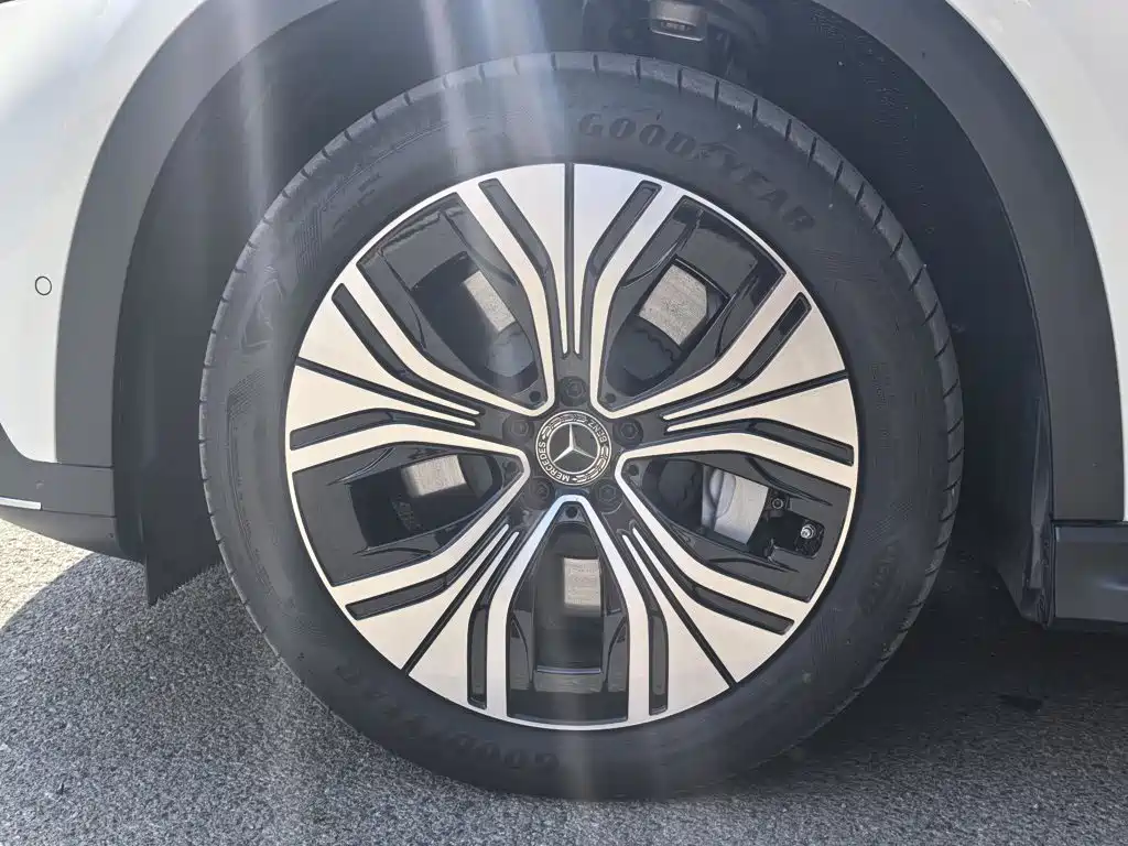 Mercedes-Benz EQE SUV — миниатюра 13