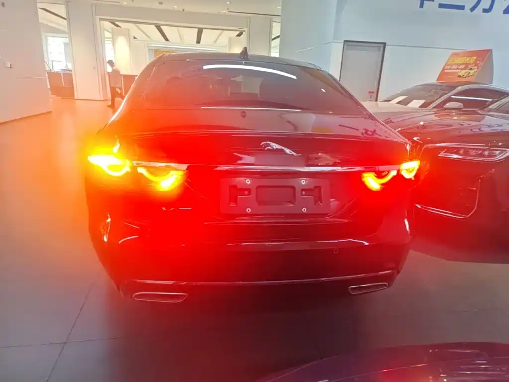 Jaguar XFL — миниатюра 6