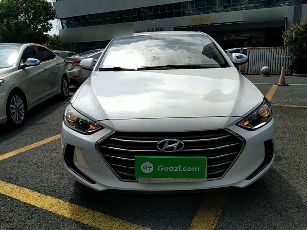 Hyundai Elantra — миниатюра 3