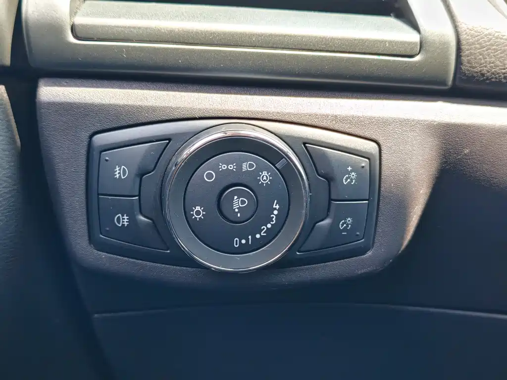 Ford Mondeo — миниатюра 16