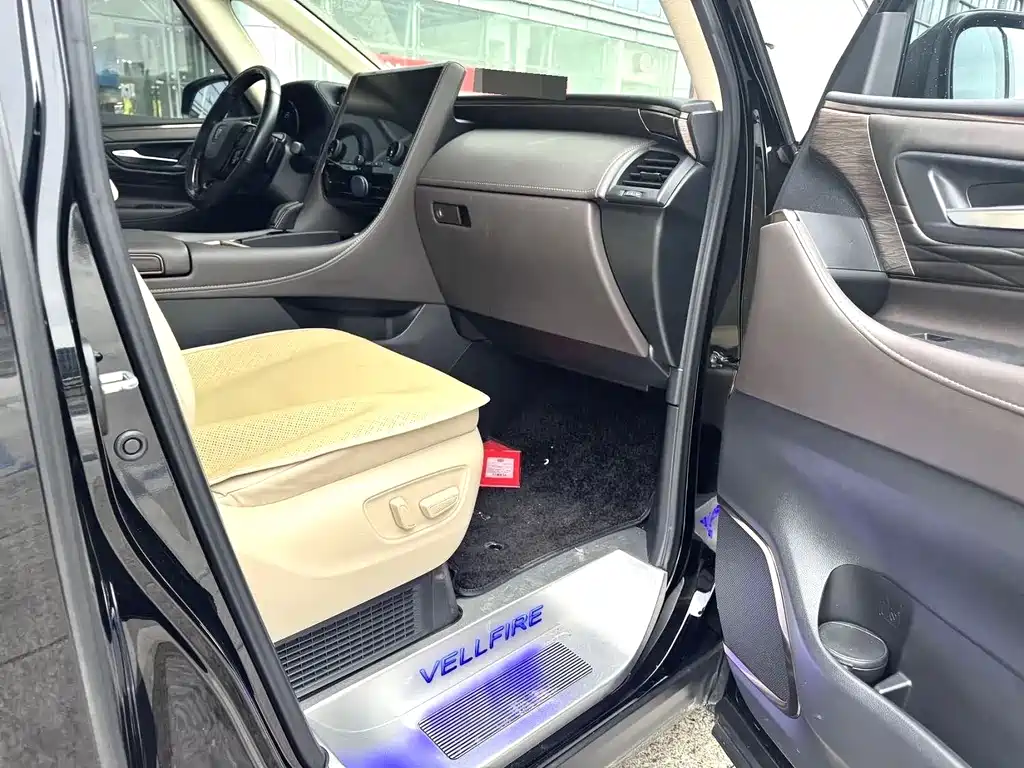 Toyota Vellfire — миниатюра 7