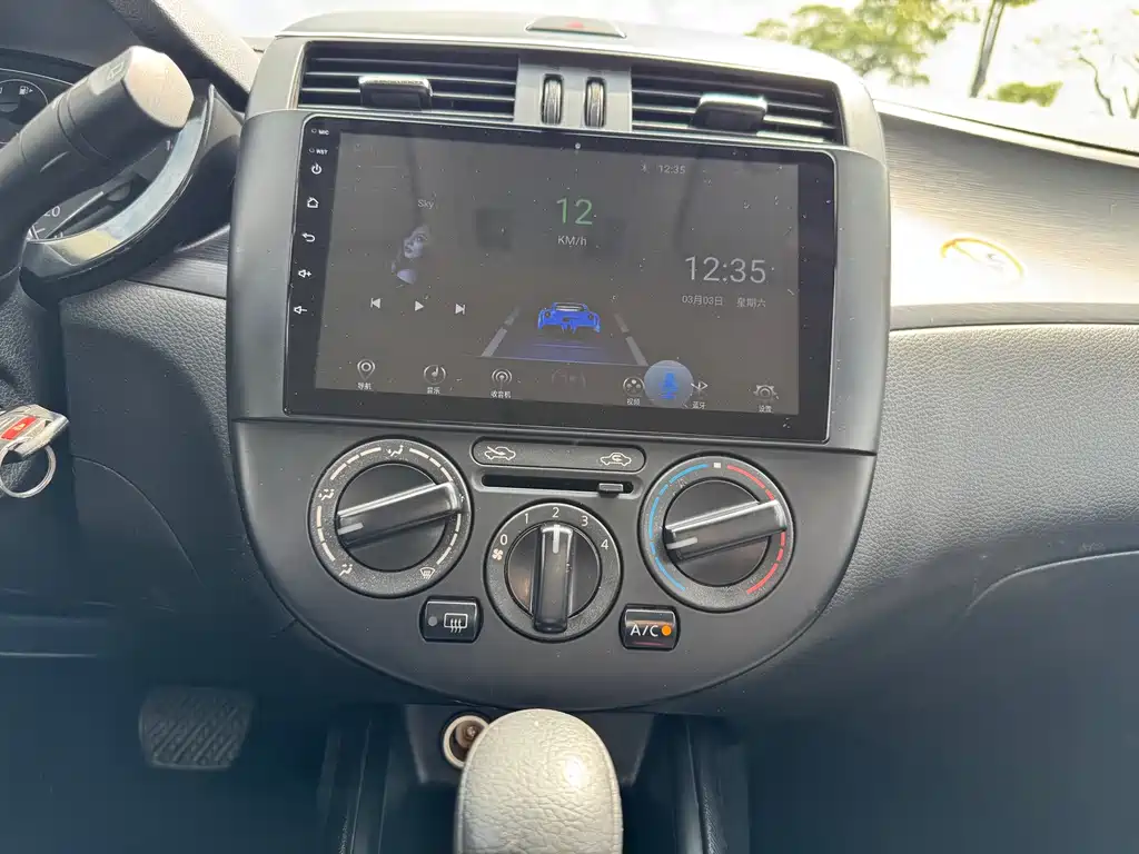 Nissan Tiida — миниатюра 11