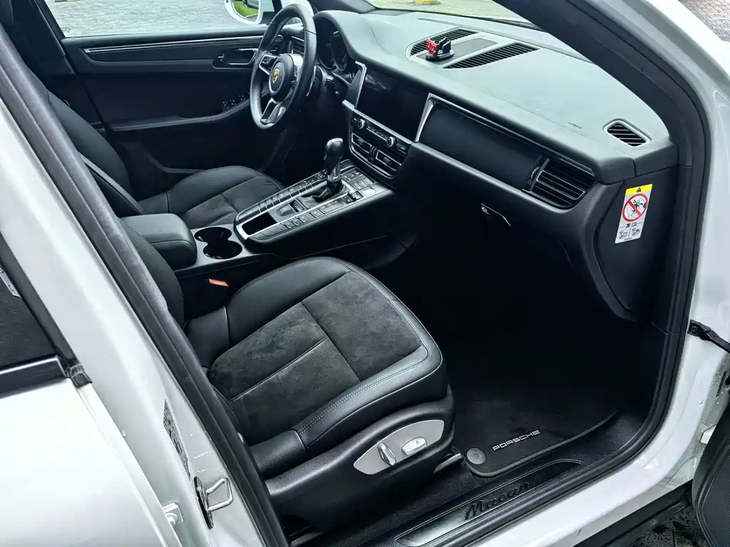 Porsche Macan — миниатюра 8
