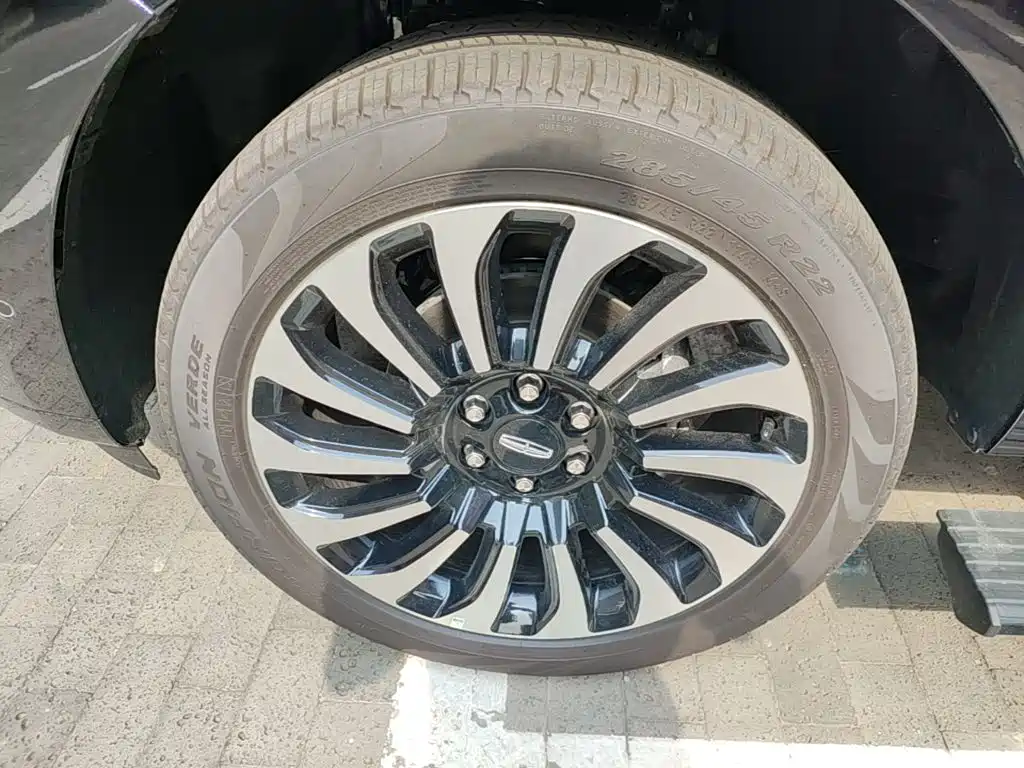 Lincoln Navigator — миниатюра 23