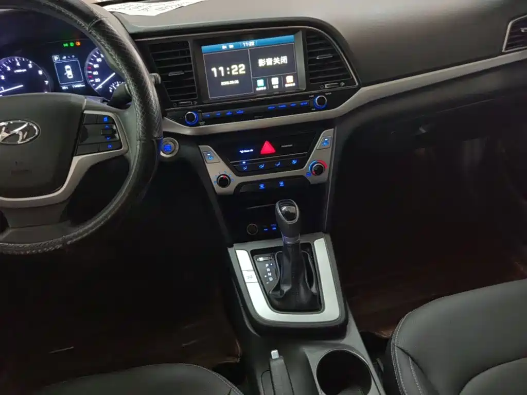 Hyundai Elantra — миниатюра 13