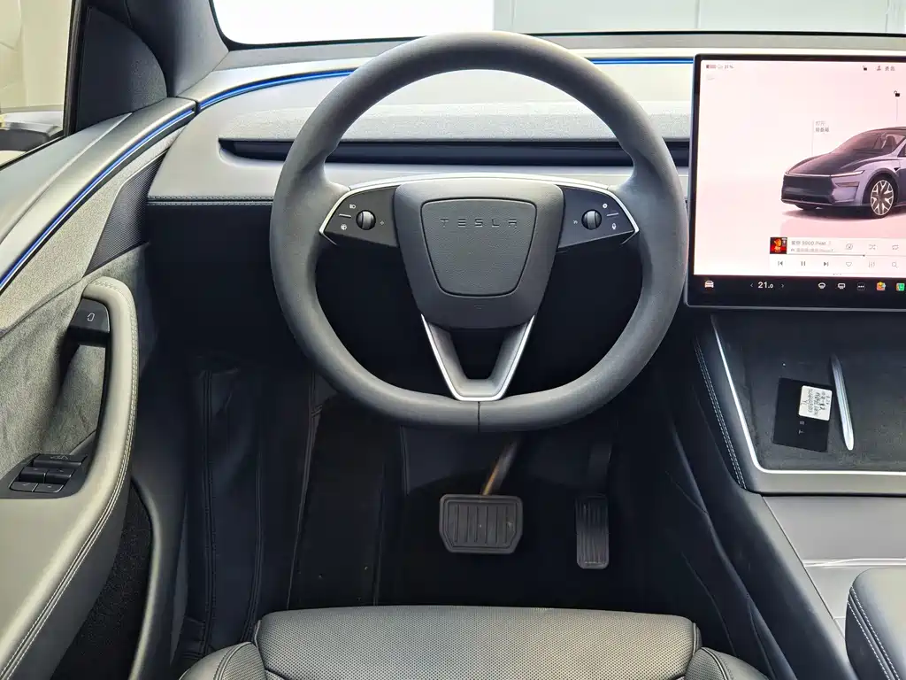Tesla Model Y L — миниатюра 9