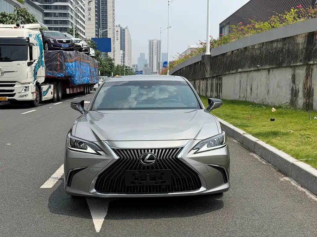 Lexus ES — миниатюра 2