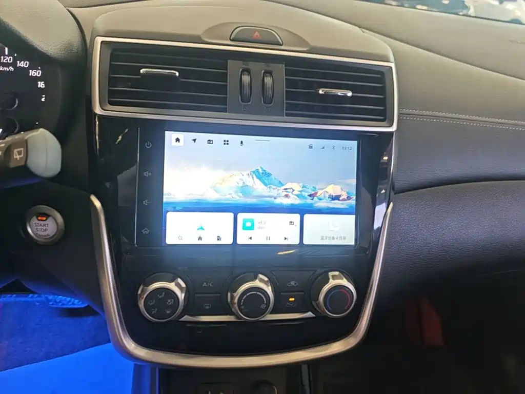 Nissan Tiida — миниатюра 13