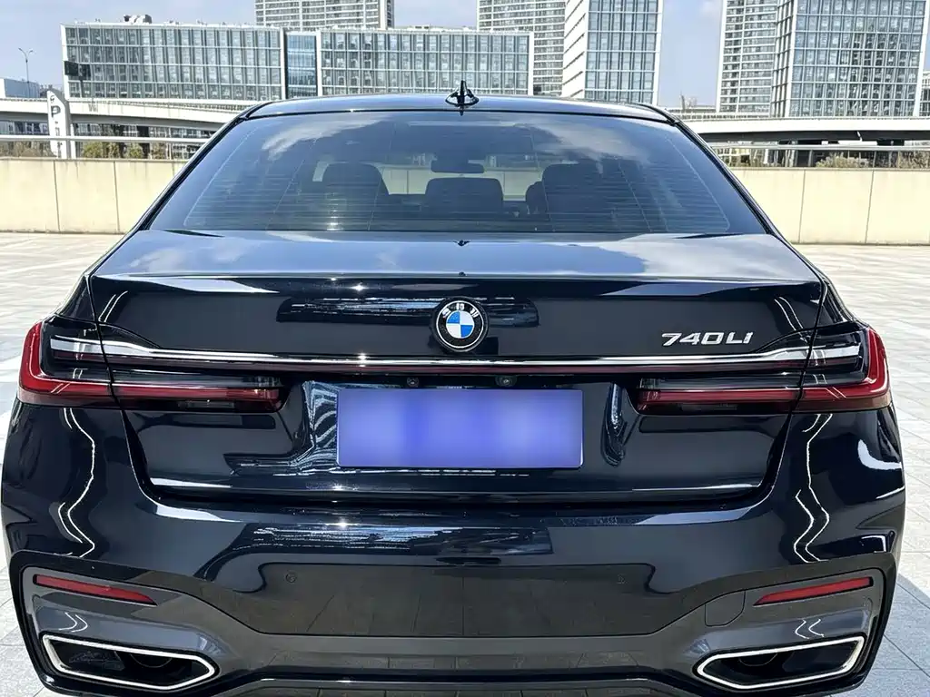 BMW 7 Series — миниатюра 8