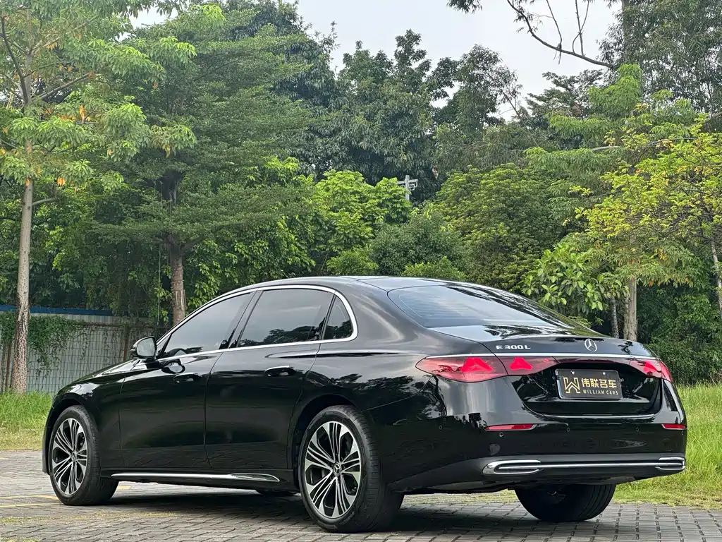 Mercedes-Benz E-Class — миниатюра 4